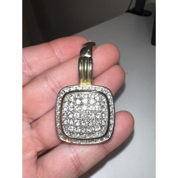 Gold tone with paved rhinestones magnetic pendant stunning - Picture 5 of 9